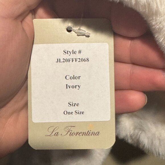 La Fiorentina Faux Fur Poncho O/S - Picture 2 of 3